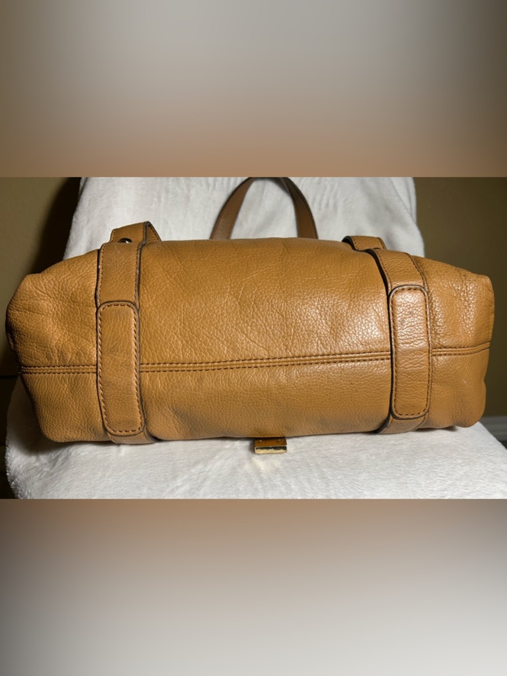 Michael Kors Tan Leather Shoulder Bag with Gold MK Medallion - Picture 4 of 15
